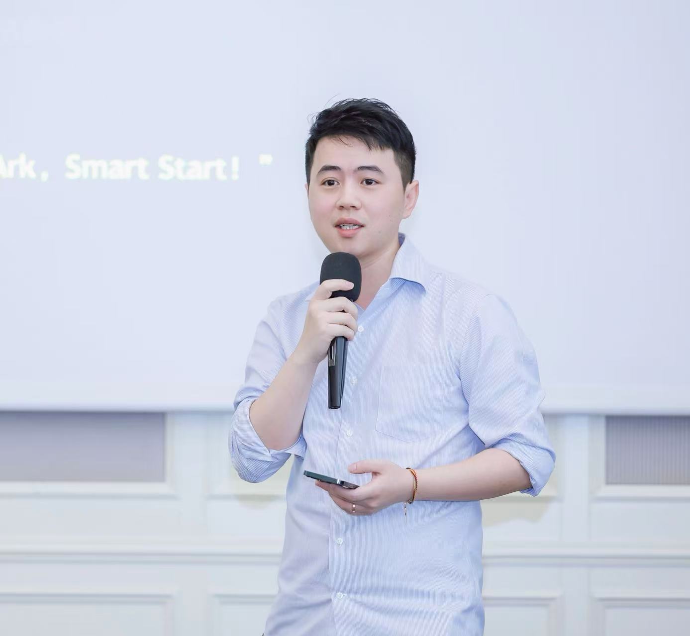 无界方舟创始人曾晓东博士.jpg 无界方舟创始人曾晓东博士.jpg